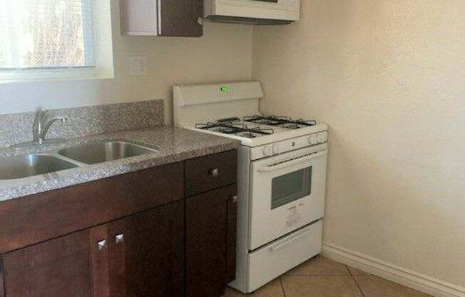 Studio, 1 bath, 450 sqft, $695, Unit Unit #3