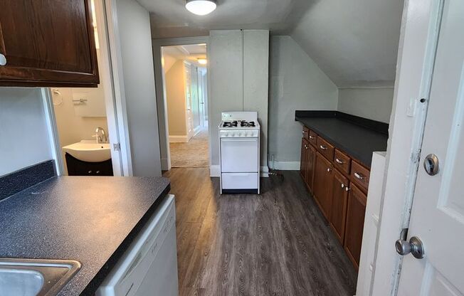 1 bed, 1 bath, 600 sqft, $850