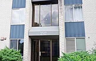 Beautifully Remodel Top-Level Condo!