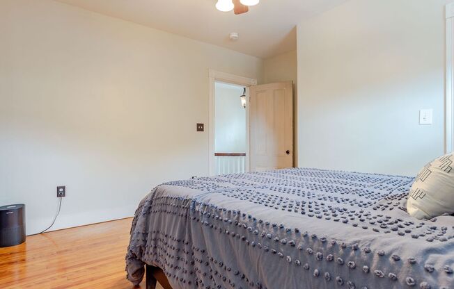 2 beds, 1 bath, $2,500, Unit Unit 2