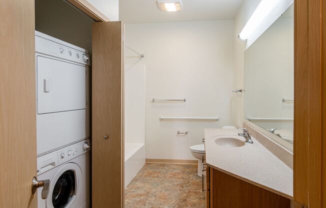 1 bed, 1 bath, 765 sqft, $1,390, Unit 8101-413