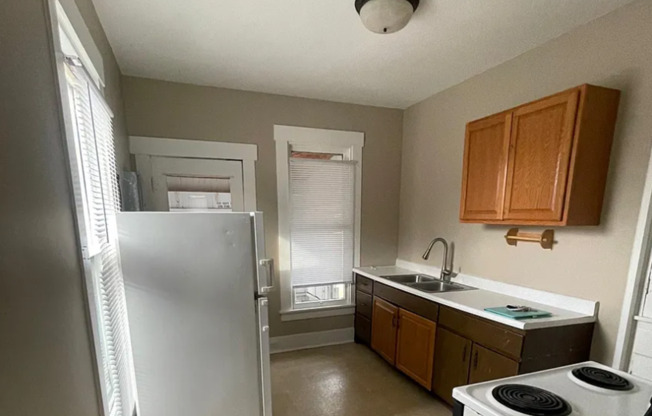 2 beds, 1 bath, 1,114 sqft, $675, Unit 204 1/2