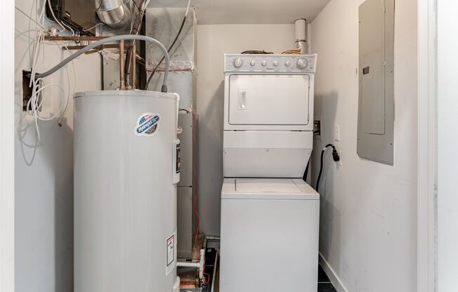 2 beds, 1 bath, 802 sqft, $1,795, Unit Unit 7