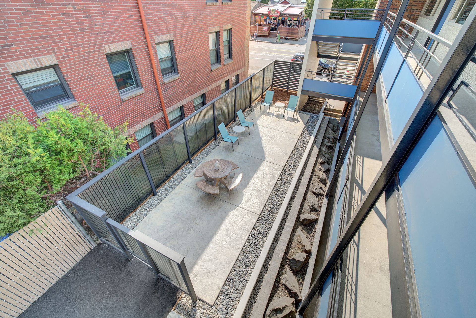 Spacious 1Bed/1Bath Ground Floor Apartment in Phinney Ridge!