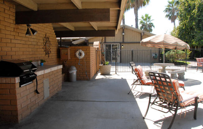 Outdoor Barbecue Station at Casa Del Rio Apartments, Fresno, 93710