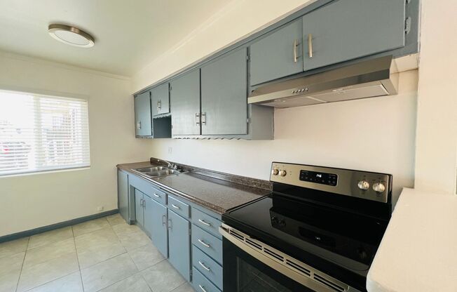 $1,995- Beautiful Down Stairs 2 Bedroom / 1 Bath - $1k off First Months Rent