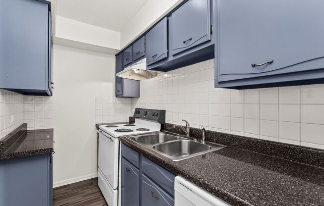2 beds, 1.5 baths, $2,395, Unit 404