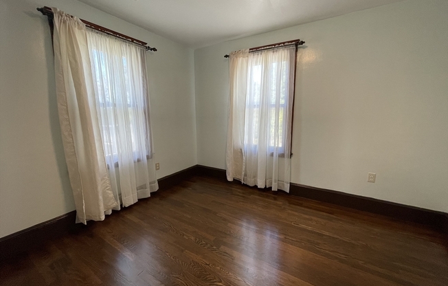 2 beds, 1 bath, 1,060 sqft, $2,300, Unit 2