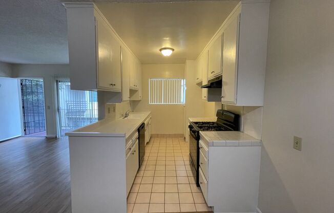 2 beds, 2 baths, $2,795, Unit 09