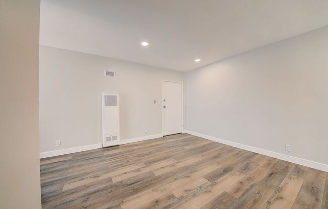 1 bed, 1 bath, 695 sqft, $1,598, Unit 19