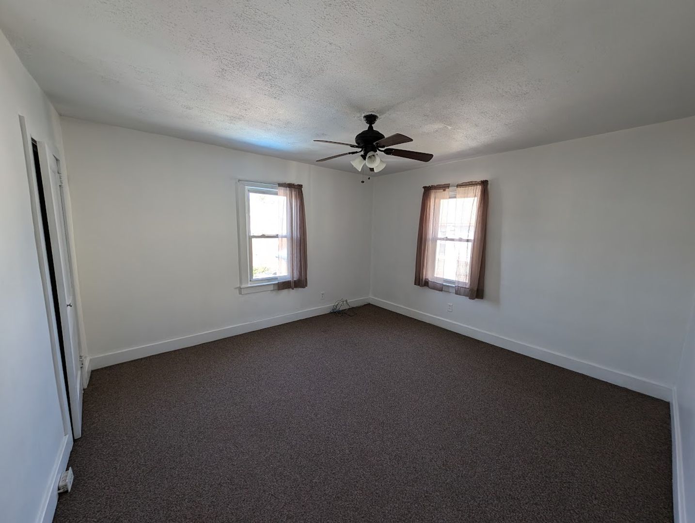 3 beds, 1 bath, $1,295