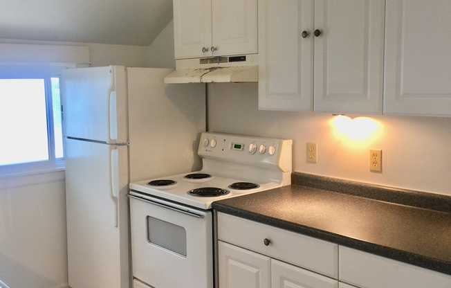 3 beds, 1 bath, $1,425, Unit 3