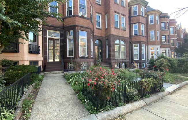 2735 Saint Paul Street