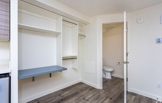 Studio, 1 bath, 222 sqft, $1,348, Unit U20 4536 Unit 208