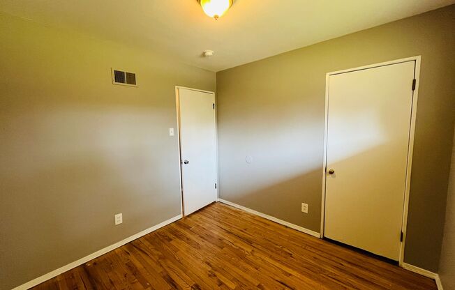 3 beds, 1 bath, $1,595