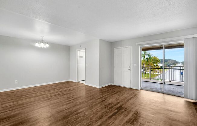 Lake Tarpon Apartments [E]