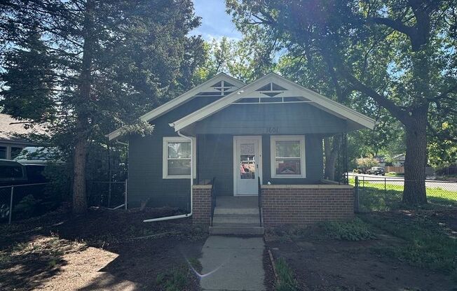 Cute 2 bedroom home in Patty Jewett Golf course area