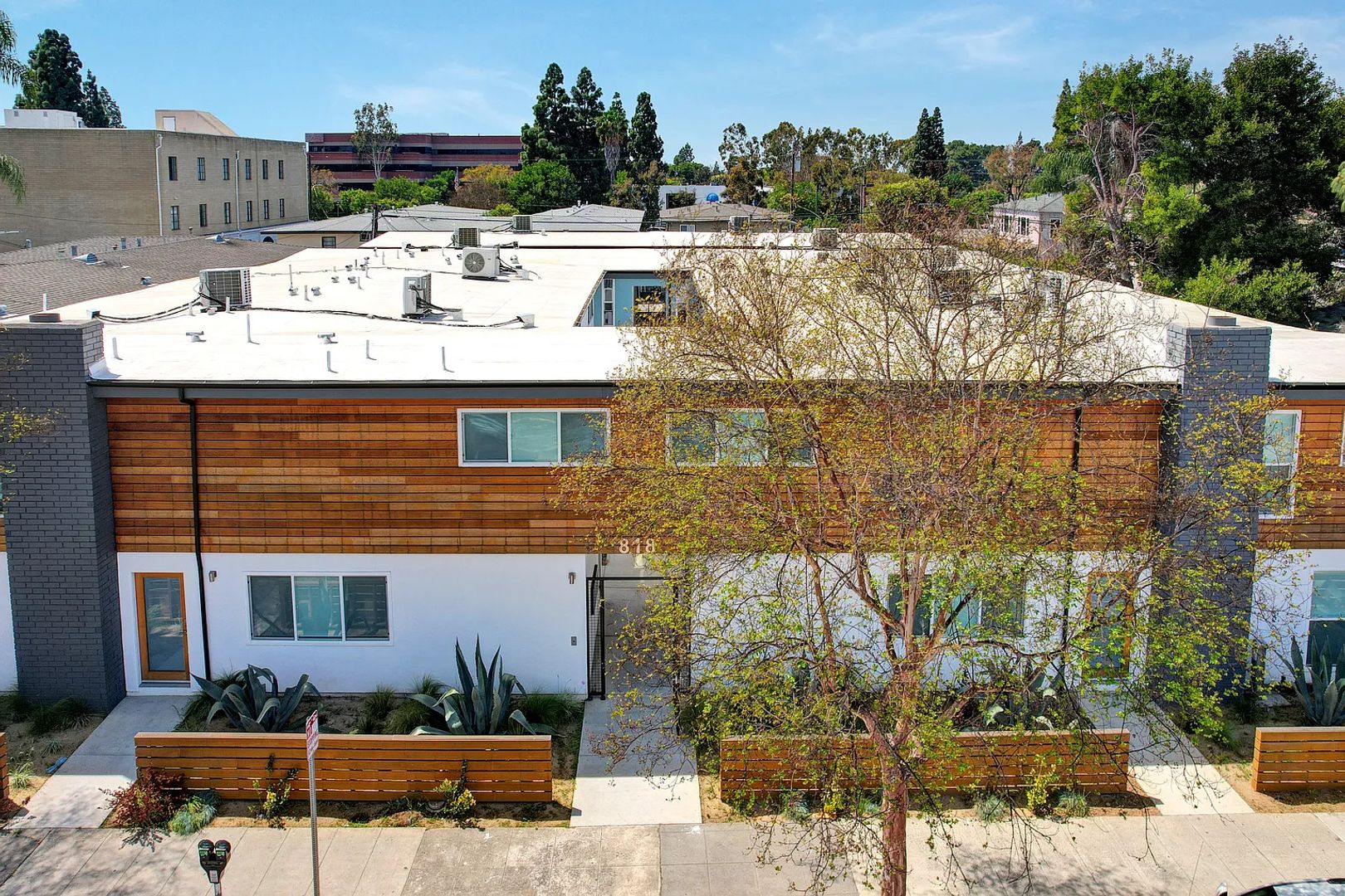 818 N Van Ness