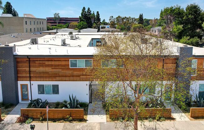 818 N Van Ness