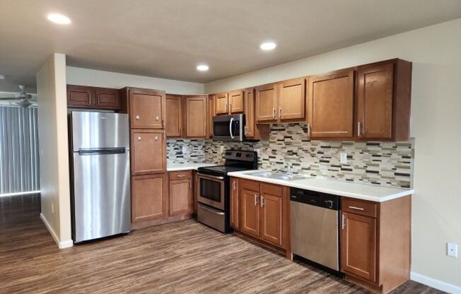 3 beds, 2 baths, 1,194 sqft, $1,595, Unit Unit 8