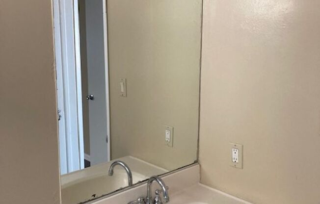 2 beds, 1 bath, $2,000, Unit 1