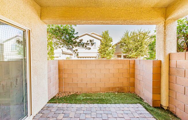 3 beds, 3 baths, $2,200