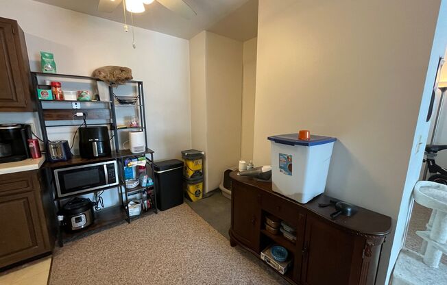 1 bed, 1 bath, $995, Unit 206