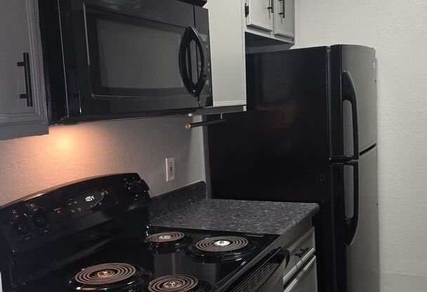 2 beds, 1.5 baths, 954 sqft, $995, Unit 701