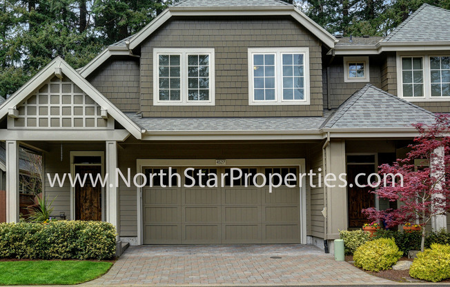 Wonderful Peaceful Lake Oswego Hideaway Townhome