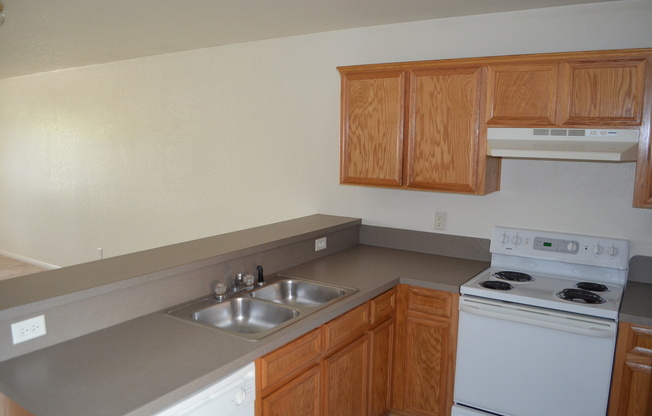 2 beds, 1 bath, 1,033 sqft, $925, Unit Unit B - STILL OCCUPIED BY RESIDENT