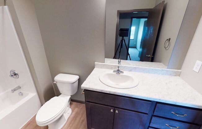 3 beds, 1 bath, 1,003 sqft, $1,255, Unit 321-2210