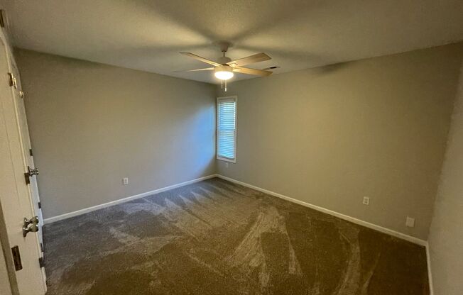 2 beds, 1 bath, $1,595