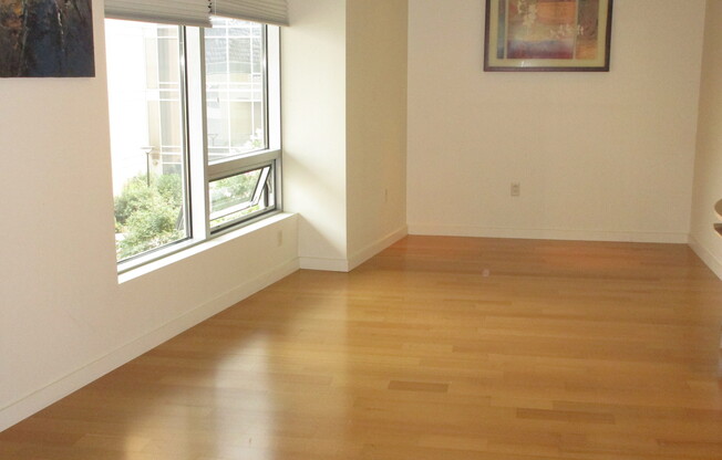 **ONE MONTH FREE** Meriwether West - North facing studio with river/bridge views/parking/amenities/utilities