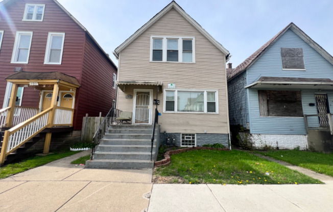 105 W 112 ST