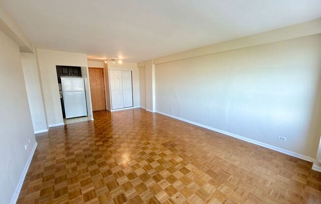 1 bed, 1 bath, 700 sqft, $1,765, Unit 418-1411
