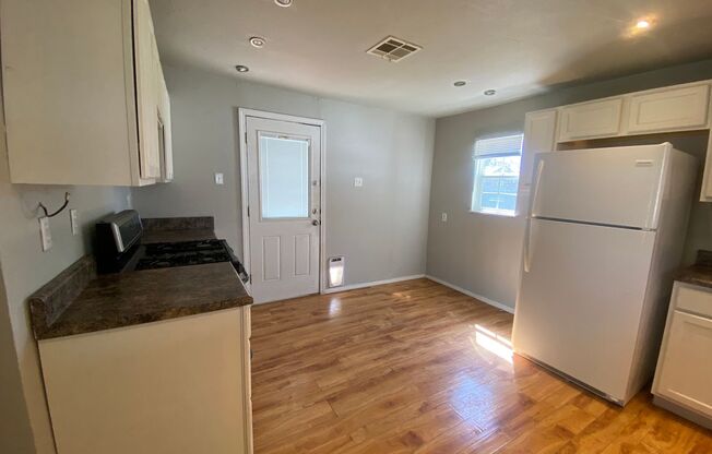 3 beds, 1 bath, $1,250