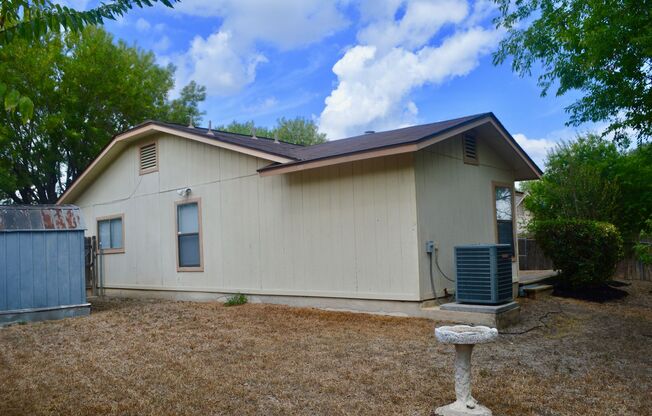 Charming 3 bed 2 bath with a converted garage in Heritage Farms