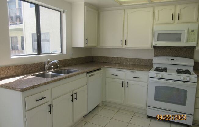 9960 Owensmouth Avenue Unit 15