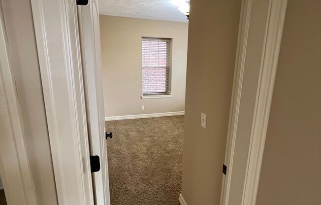 2 beds, 1 bath, 800 sqft, $1,395, Unit 601 - Unit 205 B800