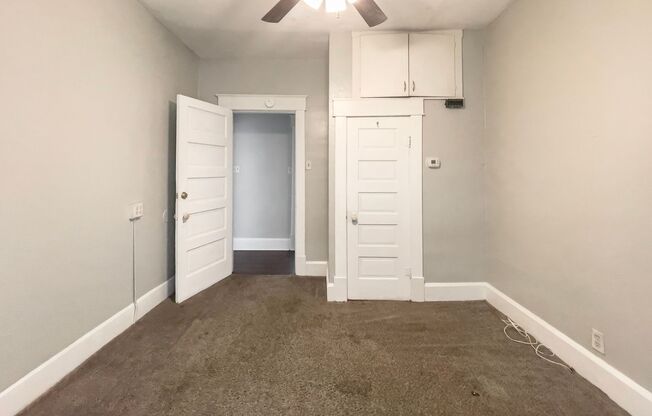 3 beds, 1 bath, 850 sqft, $900, Unit 1515 Apt. A