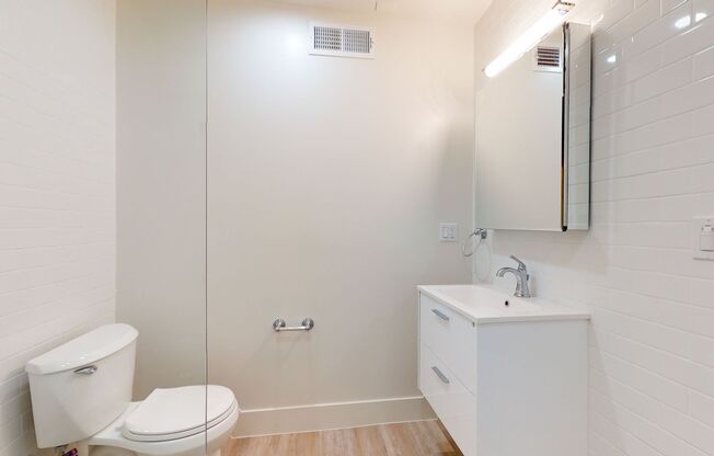 Studio, 1 bath, $2,299, Unit 2539A Lombard