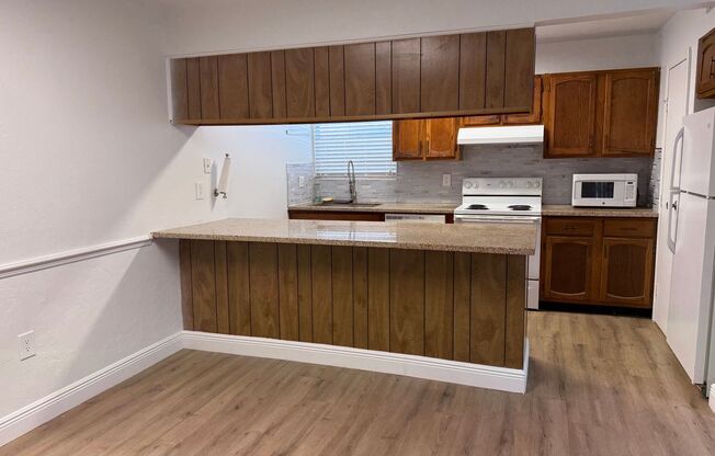 2 beds, 1 bath, $1,100