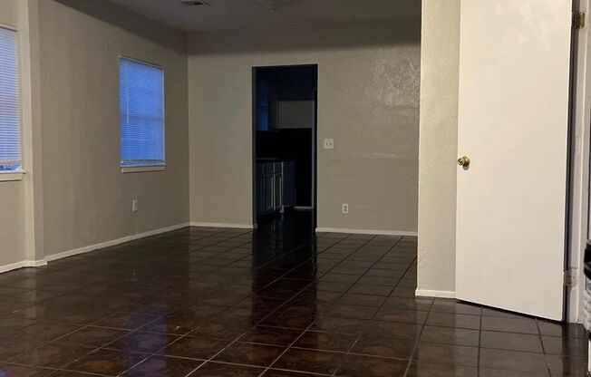 3 beds, 1 bath, $1,000