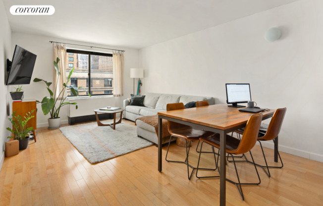 300 RECTOR PL