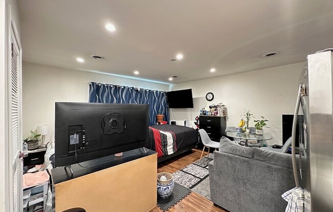 3938 PULASKI