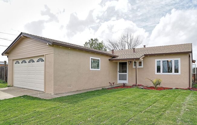 $3,880 / Gorgeous Remolded 3BR/2BA Home in Newark City