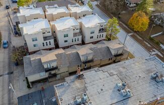 Luxurious townhouse on Cherry St!