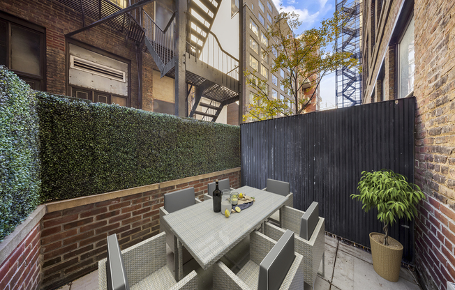 140 W 22 ST