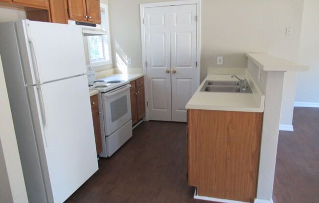 2 beds, 1 bath, $1,100