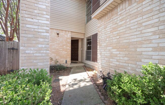 2 Story Home in Great North East Location!